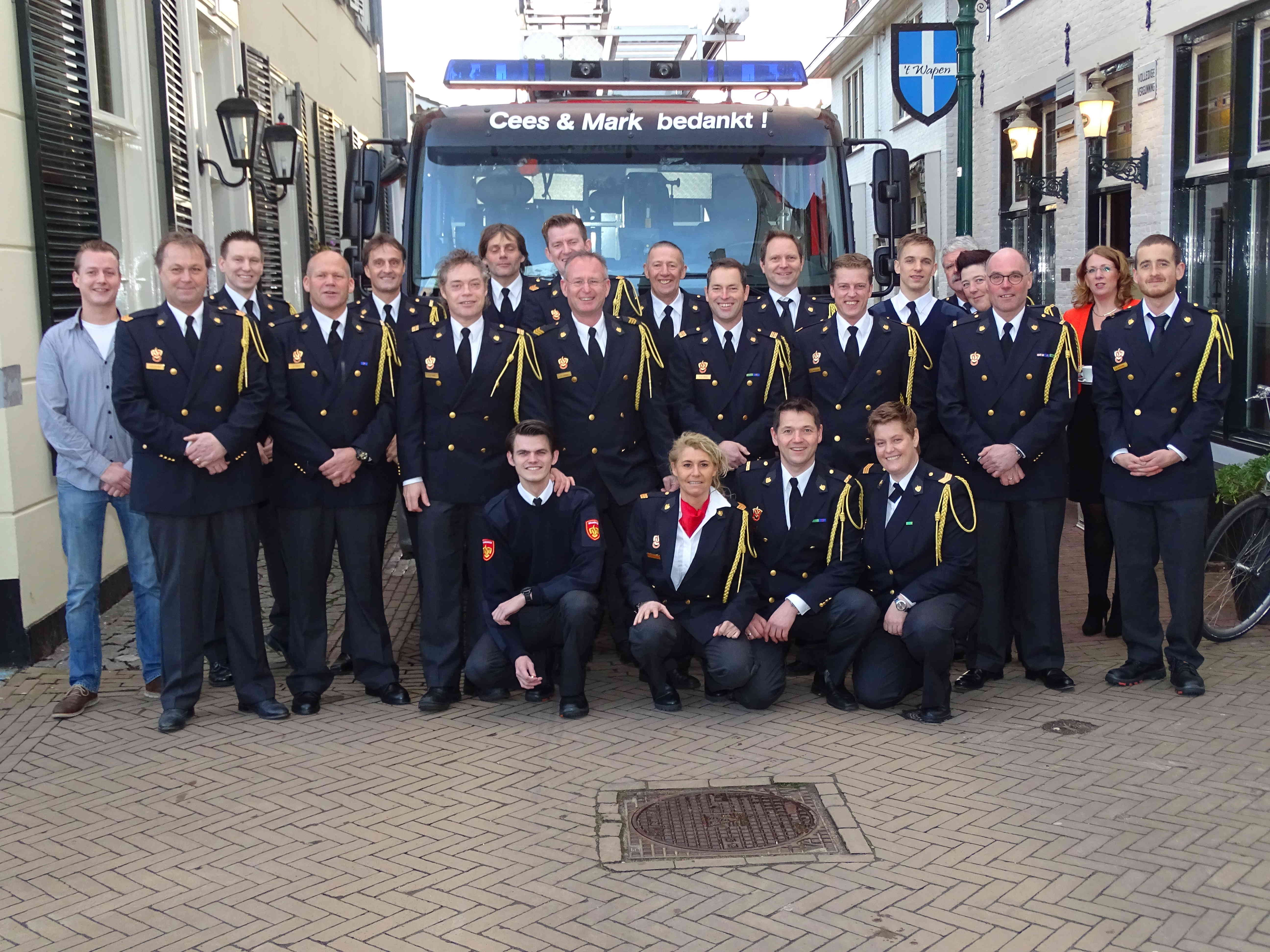 dekker.jpg (59116 bytes)